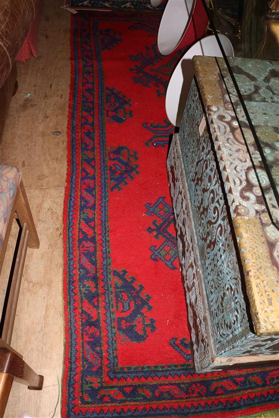 Red ground Kelim rug(-)